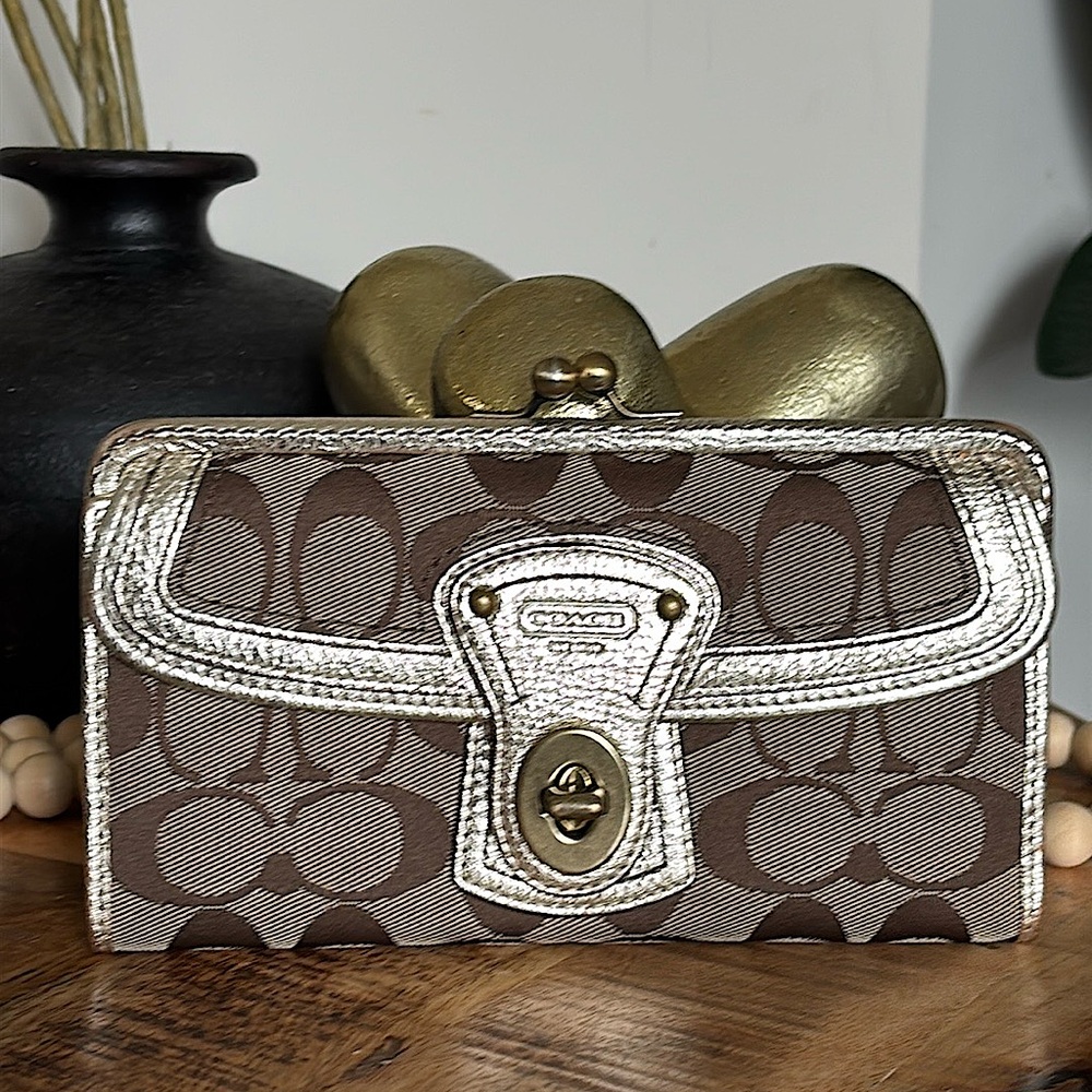 ❌❌SOLD❌❌💳💛VTG COACH Legacy Gigi Kisslock Wallet 💛💳 - Picture 1 of 14
